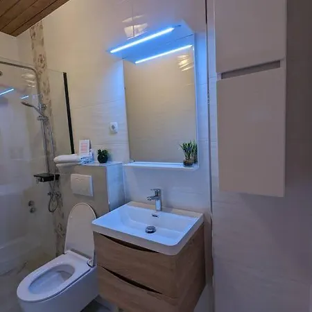 Zeezicht 50m From Lägenhet Srima