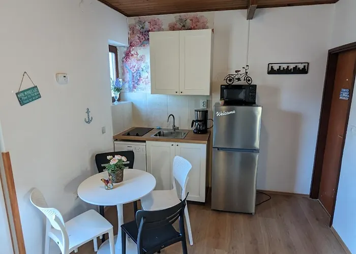 Zeezicht 50m From شقة